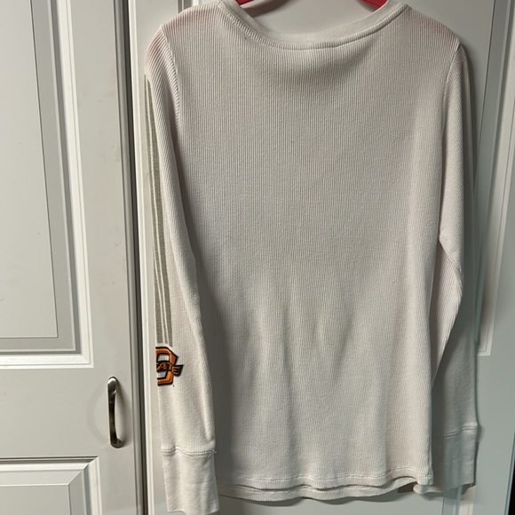 Oklahoma State Cowboys ladies, V-neck T-shirt, heavy net size XL gently used - Picture 3 of 5